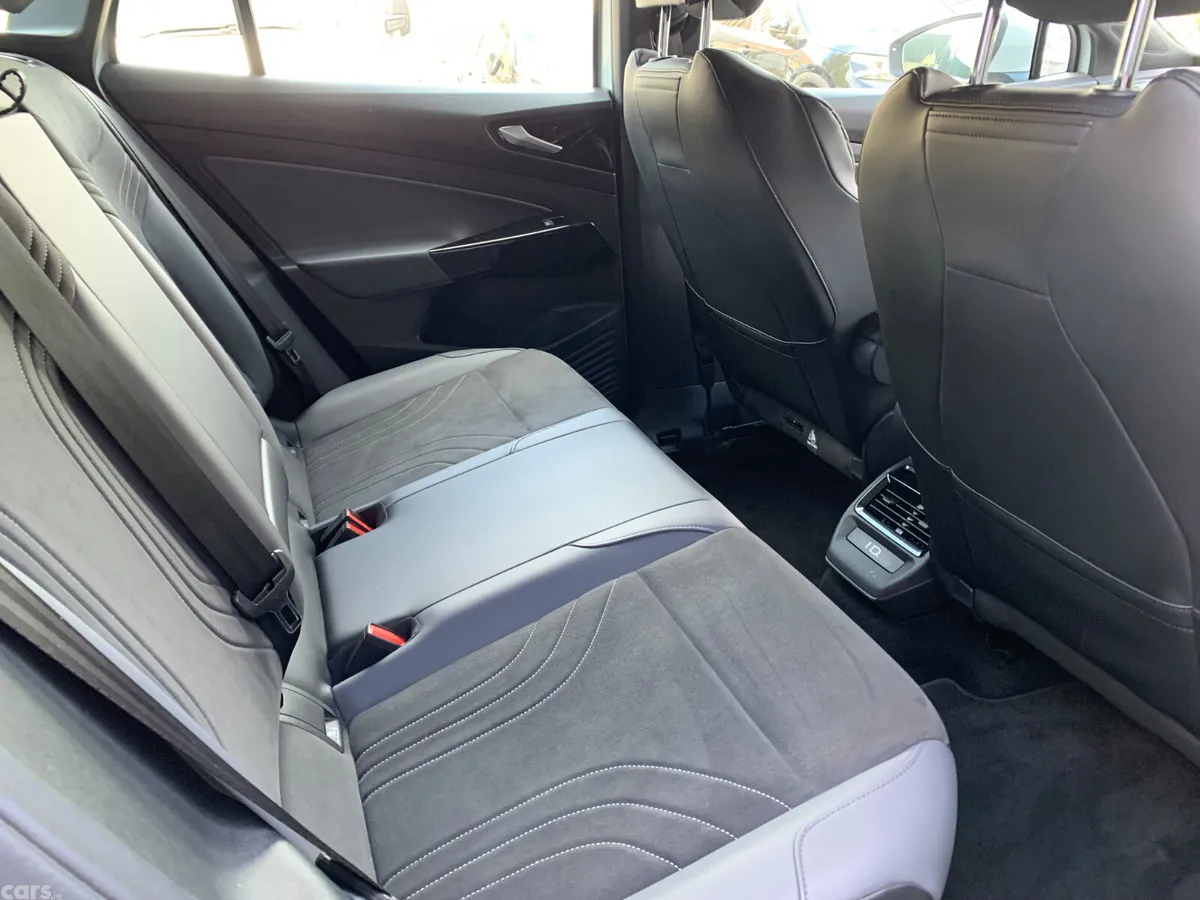 Volkswagen ID.4 Hatchback, Electric, 2022, White