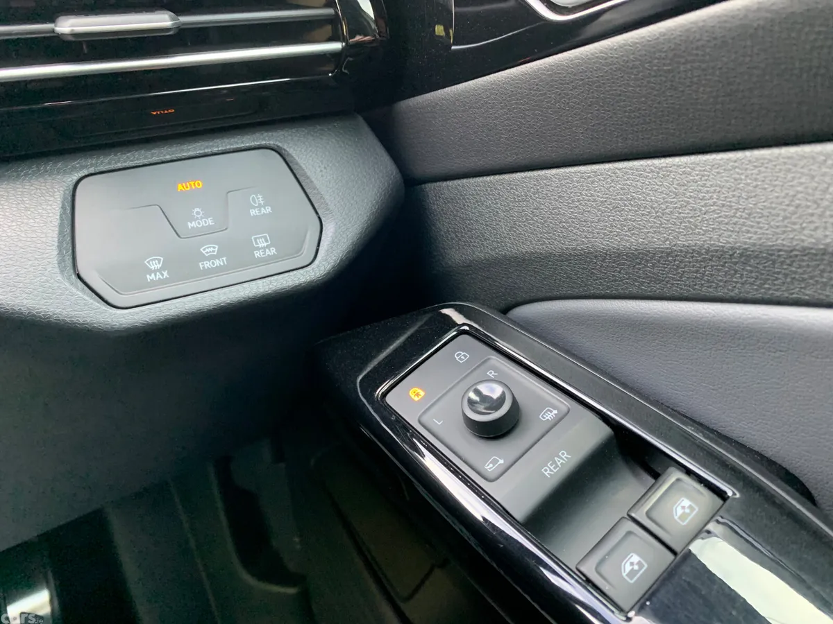 Volkswagen ID.4 Hatchback, Electric, 2022, White