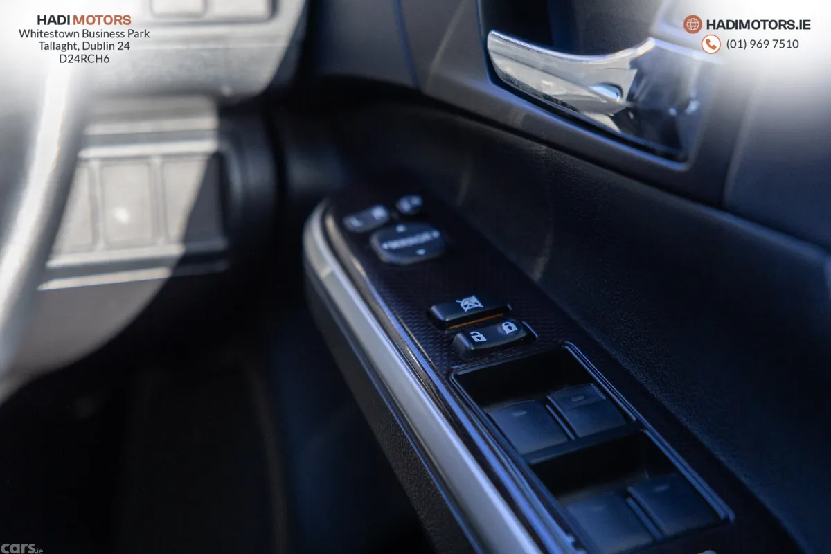 Toyota Camry Saloon, Petrol Hybrid, 2012, Silver