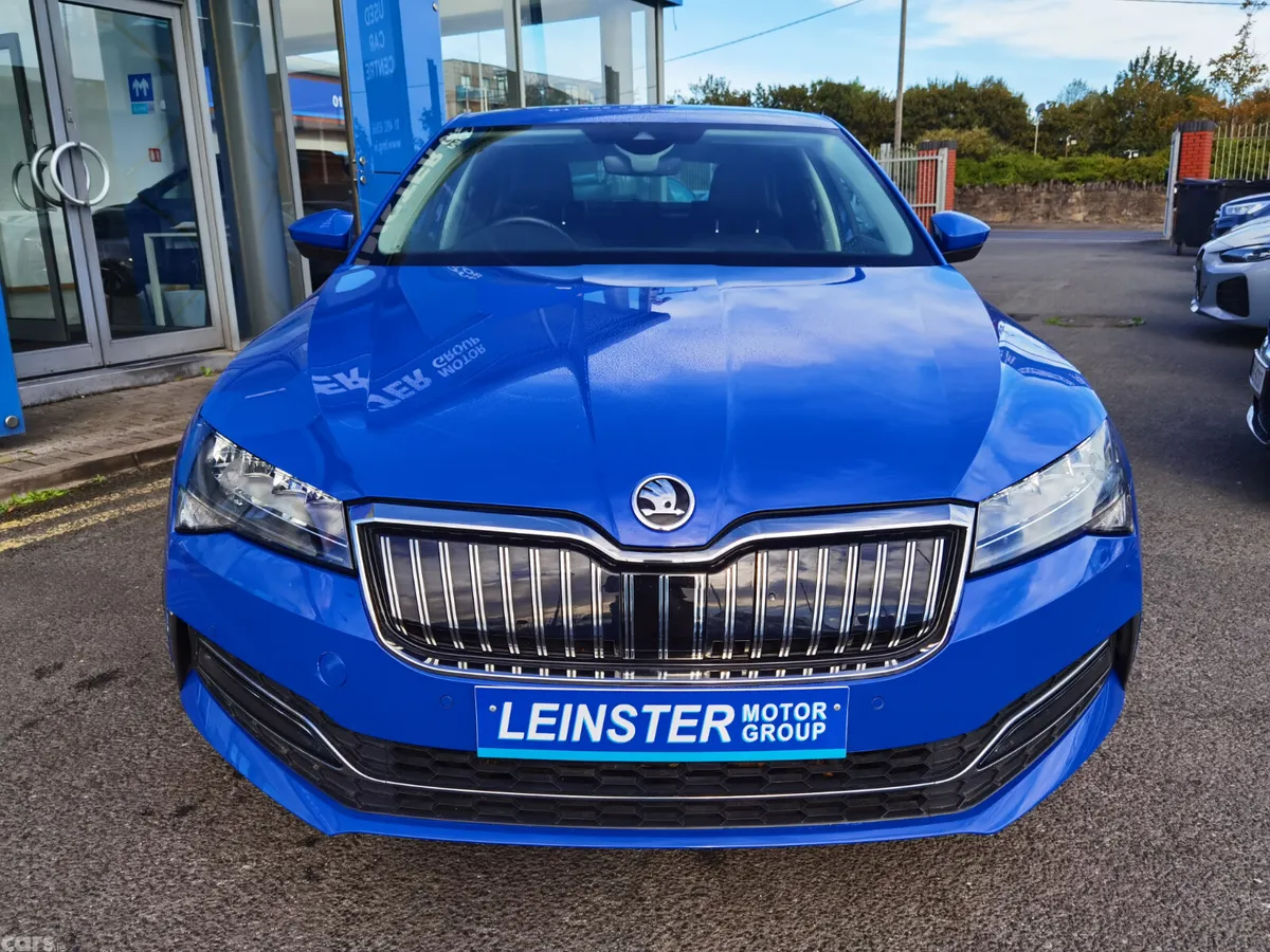 Skoda Superb Hatchback, Petrol Plug-in Hybrid, 2023, Blue