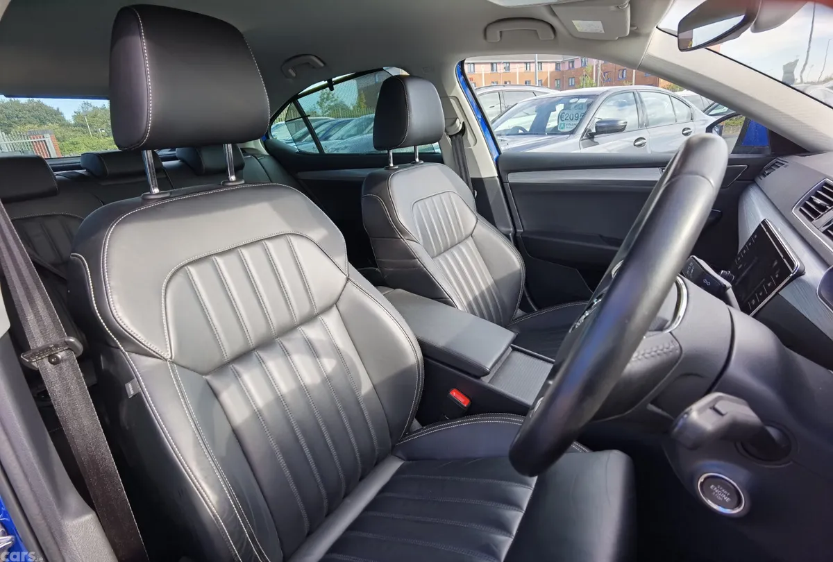 Skoda Superb Hatchback, Petrol Plug-in Hybrid, 2023, Blue