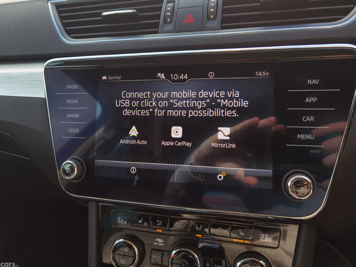 Skoda Superb Hatchback, Petrol Plug-in Hybrid, 2023, Blue