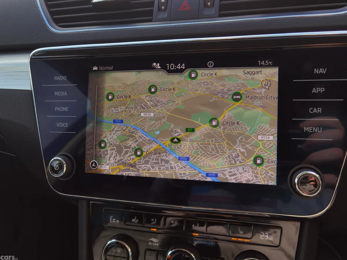 Skoda Superb Hatchback, Petrol Plug-in Hybrid, 2023, Blue