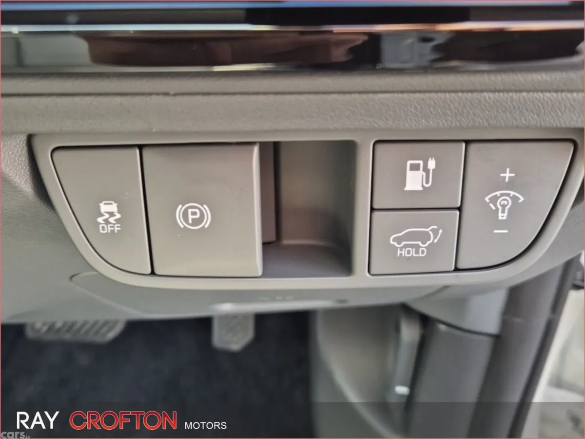 Kia EV6 MPV, Electric, 2026, White