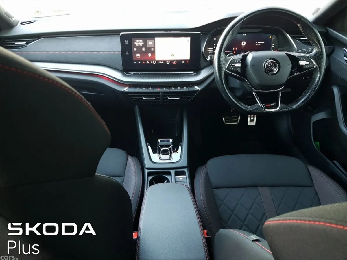 Skoda Octavia Saloon, Diesel, 2024, Green