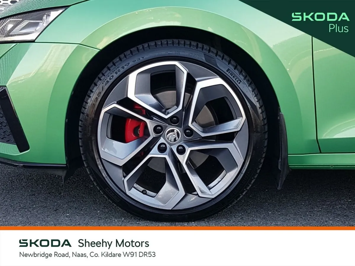 Skoda Octavia Saloon, Diesel, 2024, Green