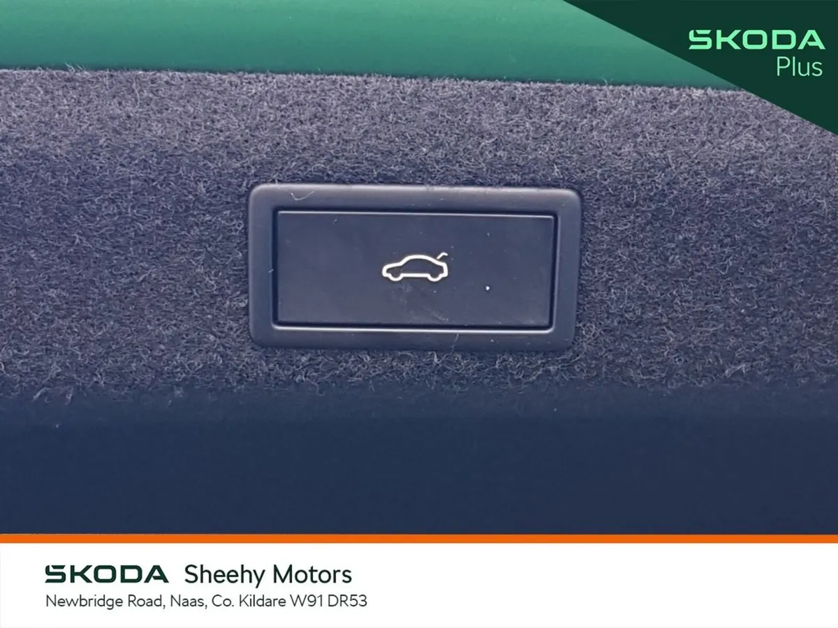 Skoda Octavia Saloon, Diesel, 2024, Green