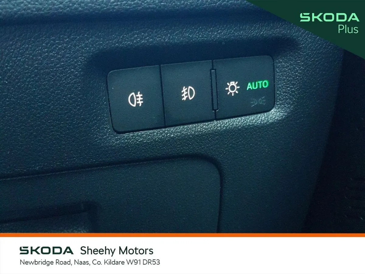 Skoda Octavia Saloon, Diesel, 2024, Green
