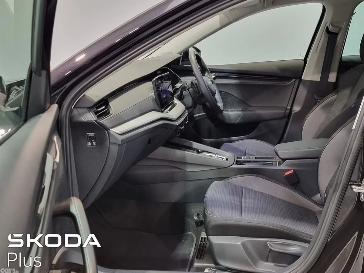 Skoda Octavia Saloon, Petrol, 2026, Black