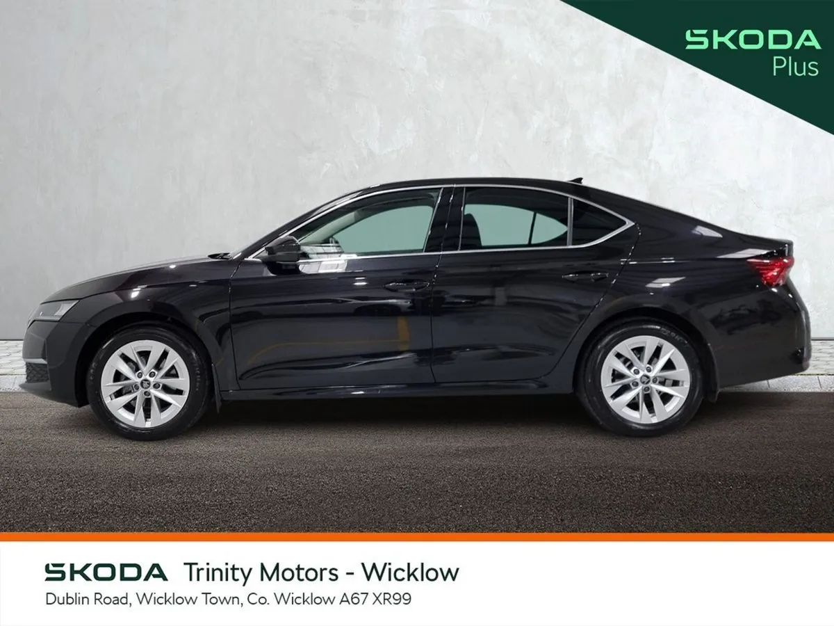 Skoda Octavia Saloon, Petrol, 2026, Black
