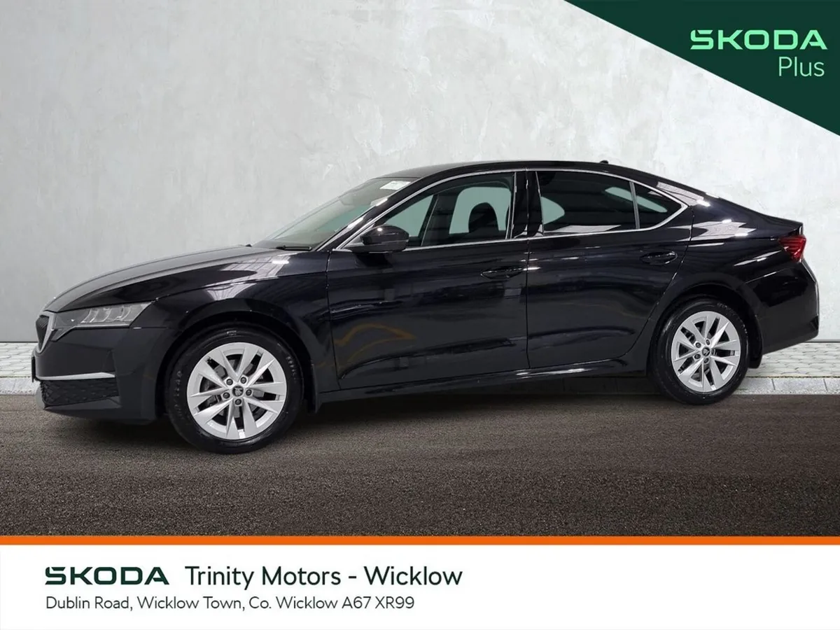 Skoda Octavia Saloon, Petrol, 2026, Black