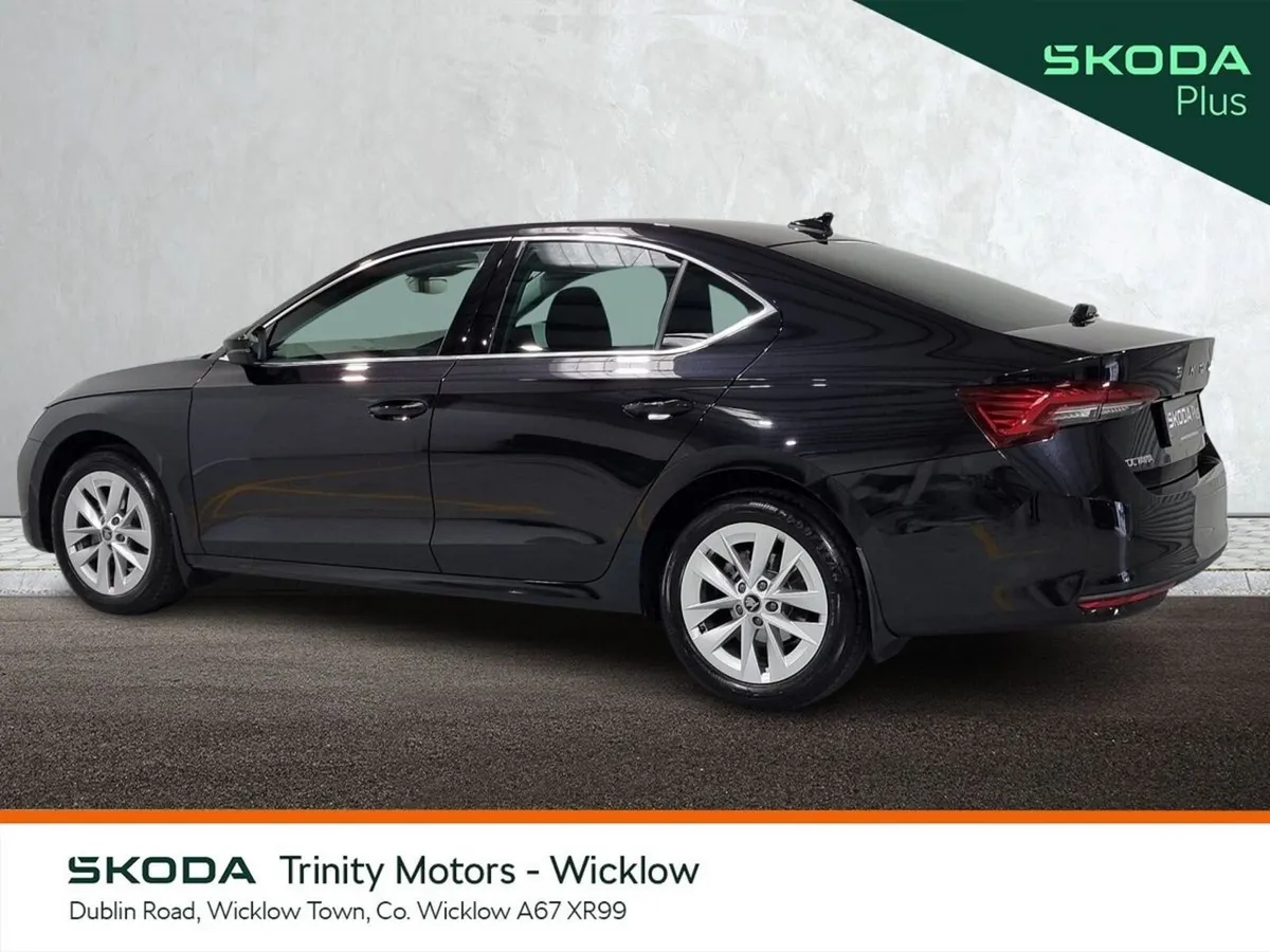 Skoda Octavia Saloon, Petrol, 2026, Black