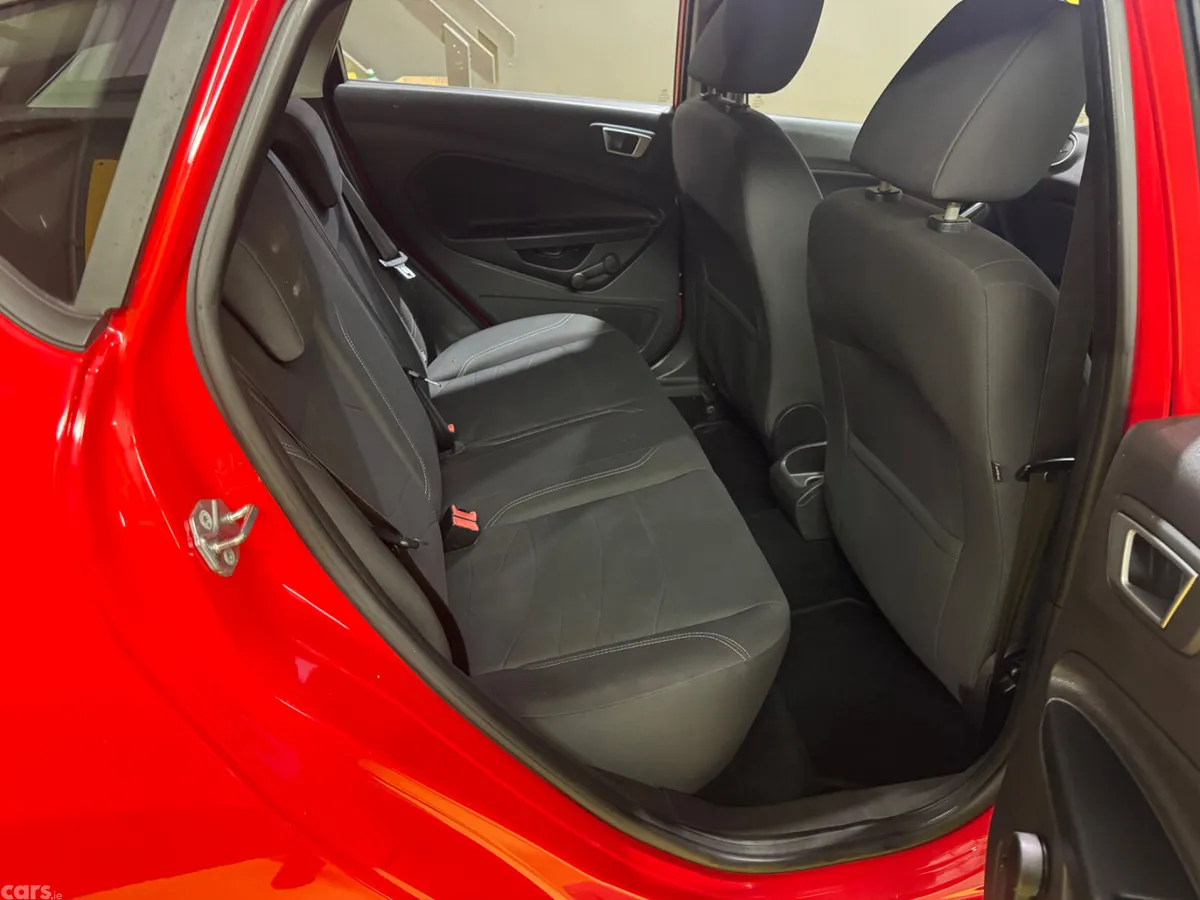 Ford Fiesta Hatchback, Diesel, 2015, Red