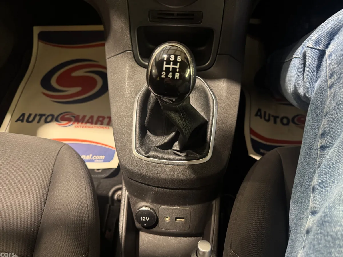 Ford Fiesta Hatchback, Diesel, 2015, Red