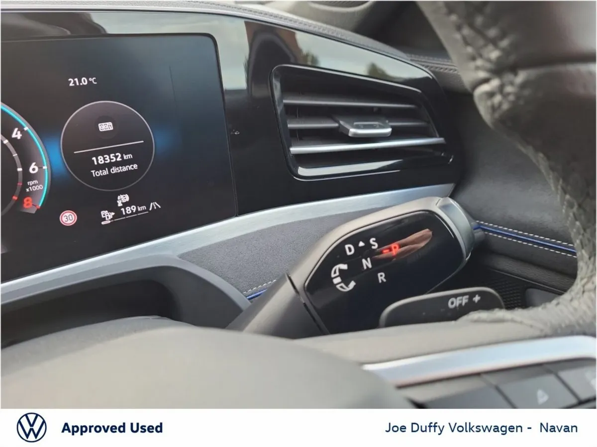 Volkswagen Passat Estate, Petrol Plug-in Hybrid, 2025, Black