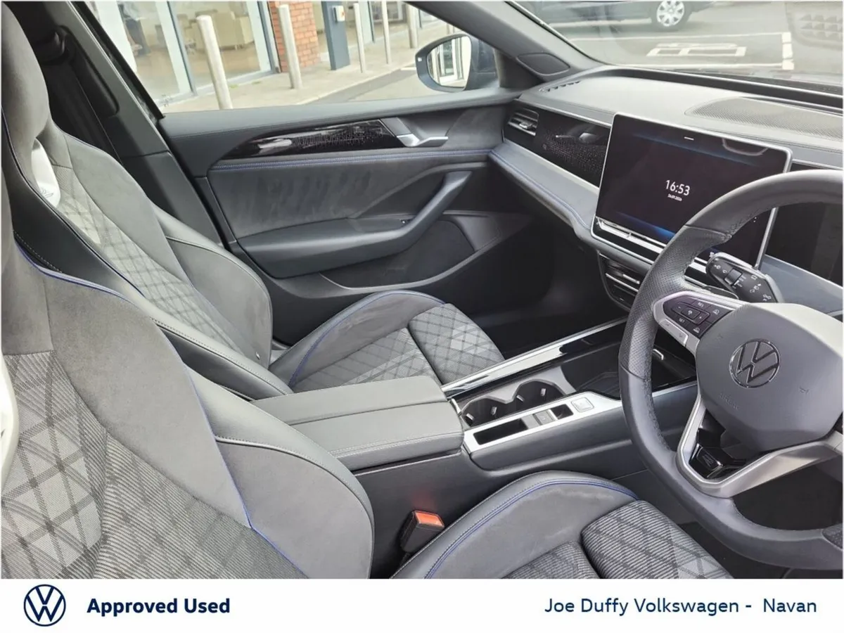 Volkswagen Passat Estate, Petrol Plug-in Hybrid, 2025, Black