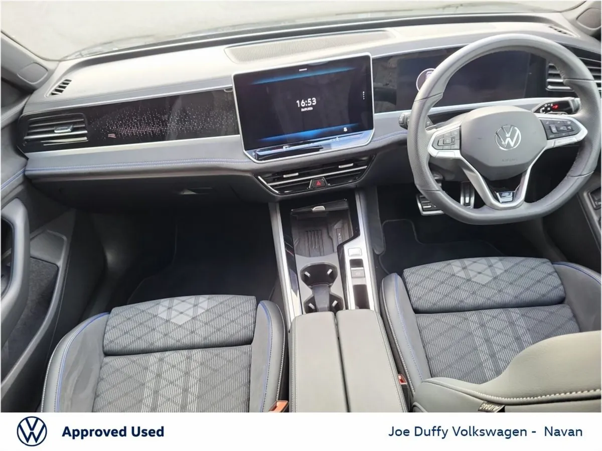 Volkswagen Passat Estate, Petrol Plug-in Hybrid, 2025, Black
