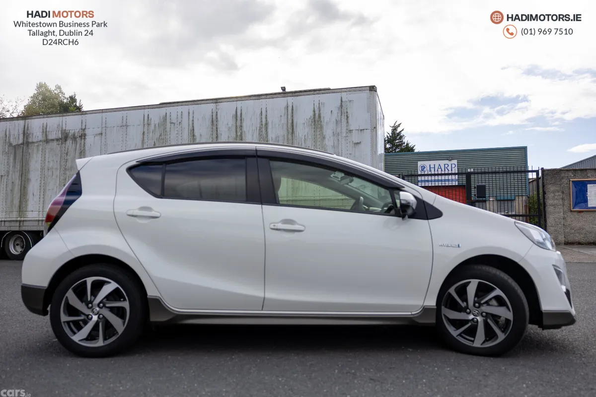 Toyota Aqua Hatchback, Petrol Hybrid, 2015, White