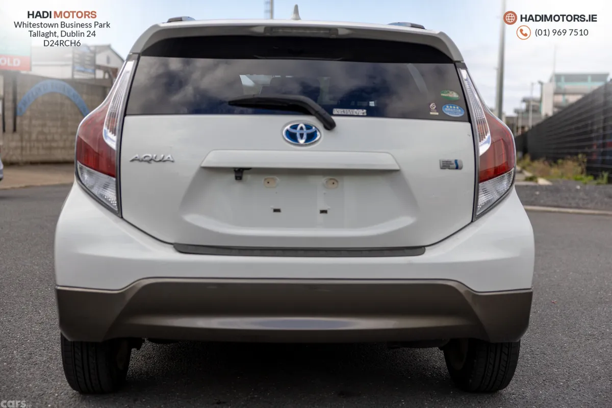 Toyota Aqua Hatchback, Petrol Hybrid, 2015, White