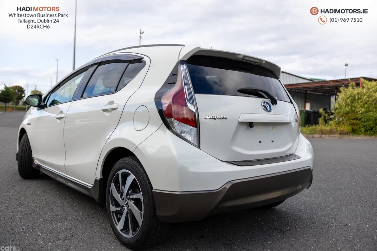 Toyota Aqua Hatchback, Petrol Hybrid, 2015, White