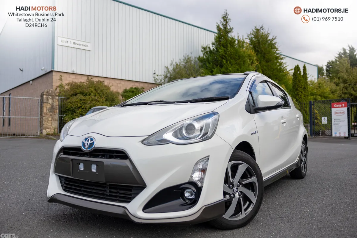 Toyota Aqua Hatchback, Petrol Hybrid, 2015, White