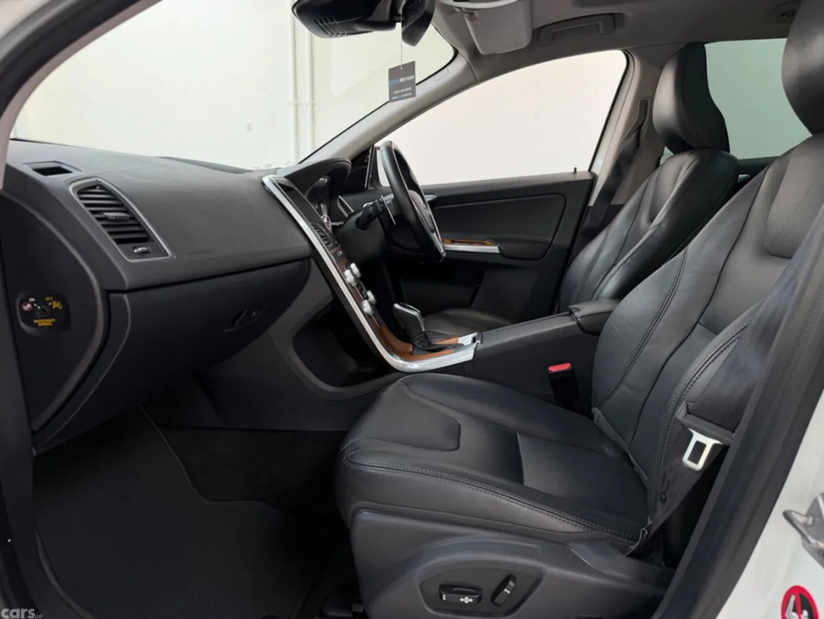 Volvo XC60 SUV, Diesel, 2017, White