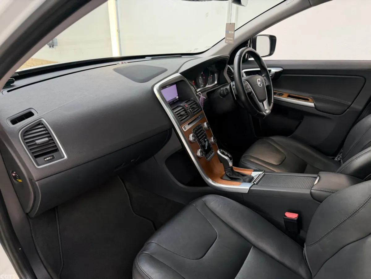 Volvo XC60 SUV, Diesel, 2017, White