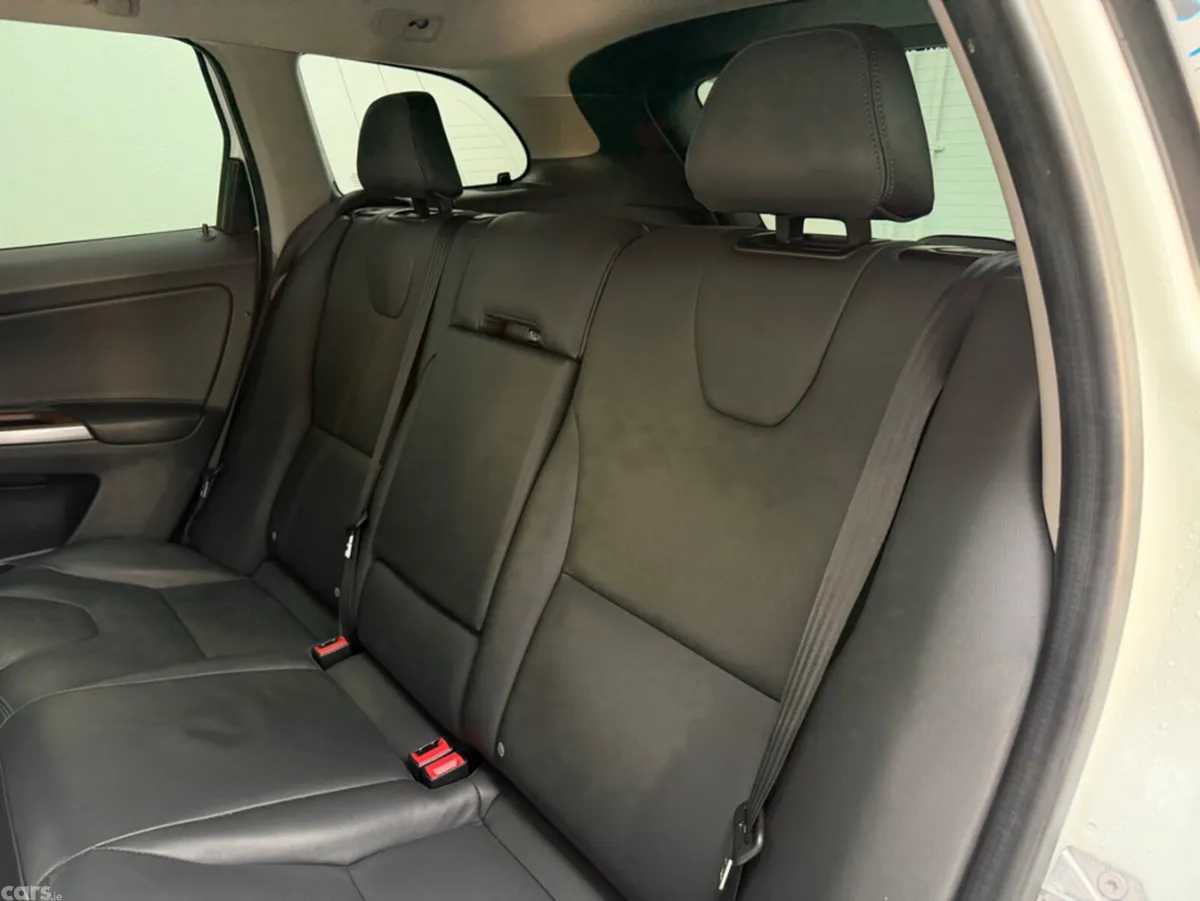 Volvo XC60 SUV, Diesel, 2017, White