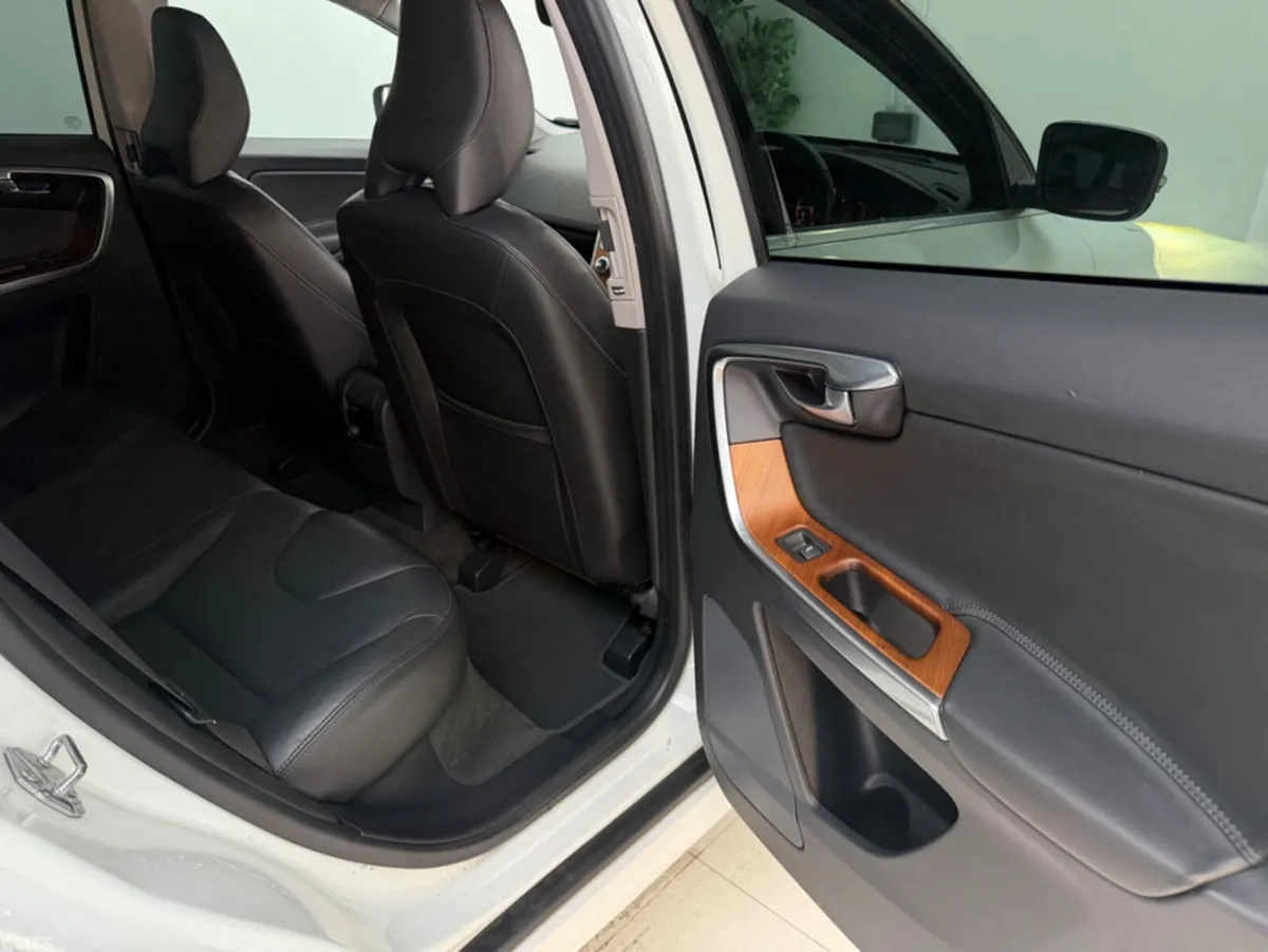 Volvo XC60 SUV, Diesel, 2017, White
