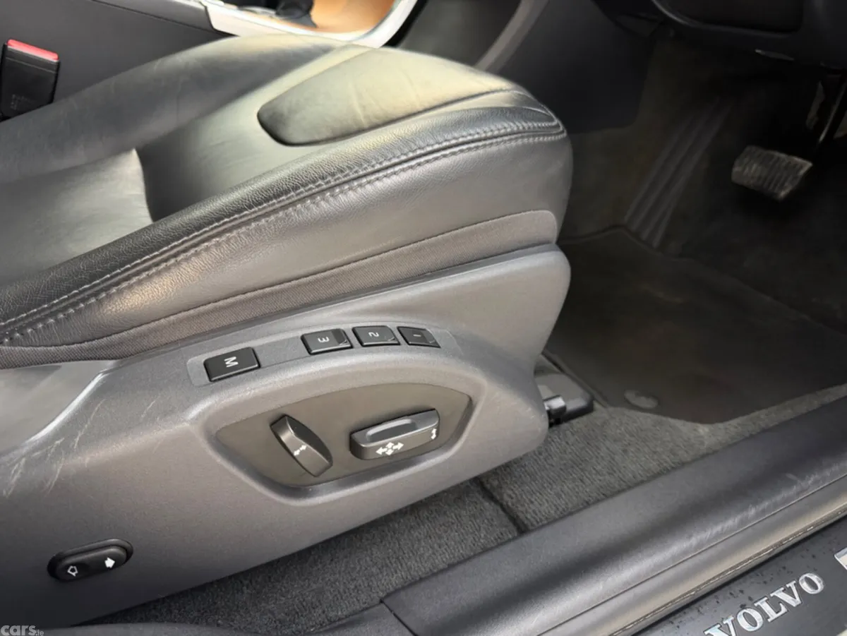 Volvo XC60 SUV, Diesel, 2017, White