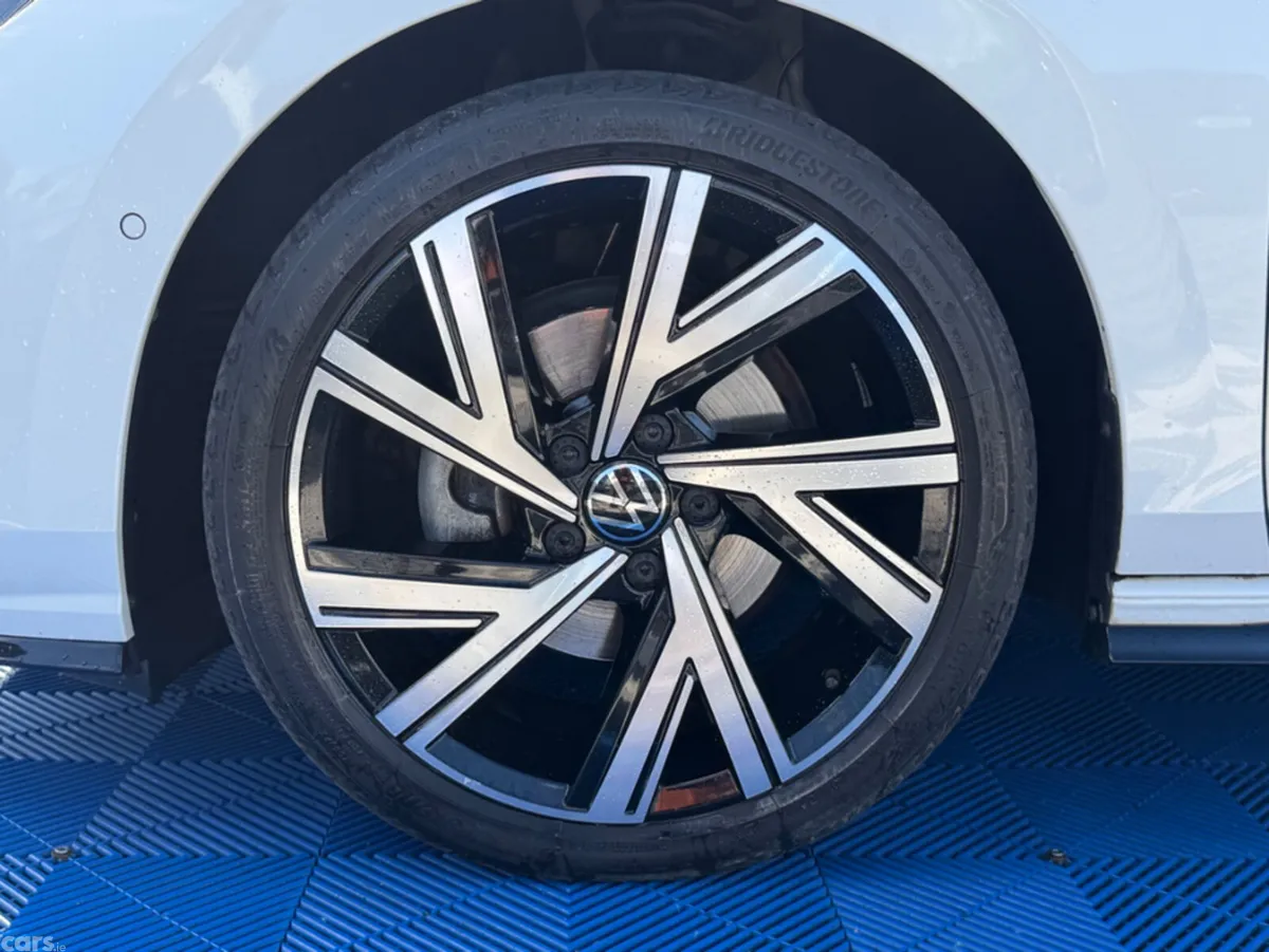 Volkswagen Golf Hatchback, Diesel, 2023, White