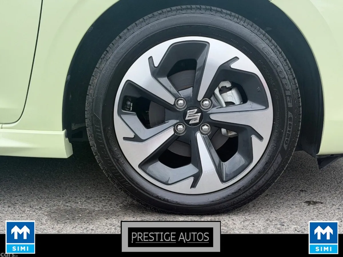 Suzuki Swift Hatchback, Petrol Hybrid, 2024, Green