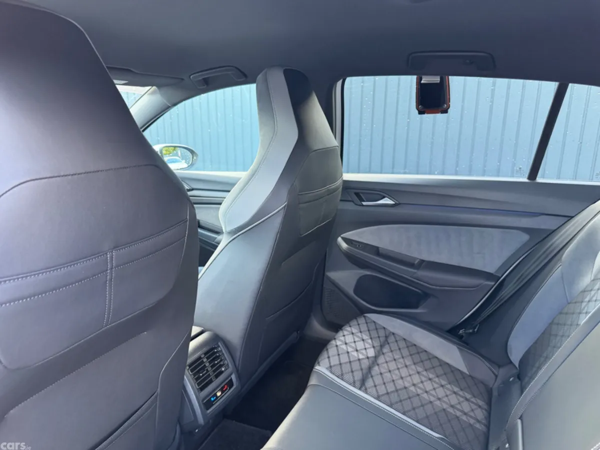 Volkswagen Golf Hatchback, Diesel, 2023, White