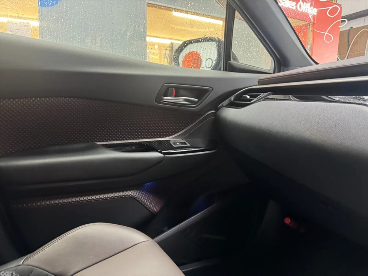Toyota C-HR SUV, Petrol Hybrid, 2019, Silver