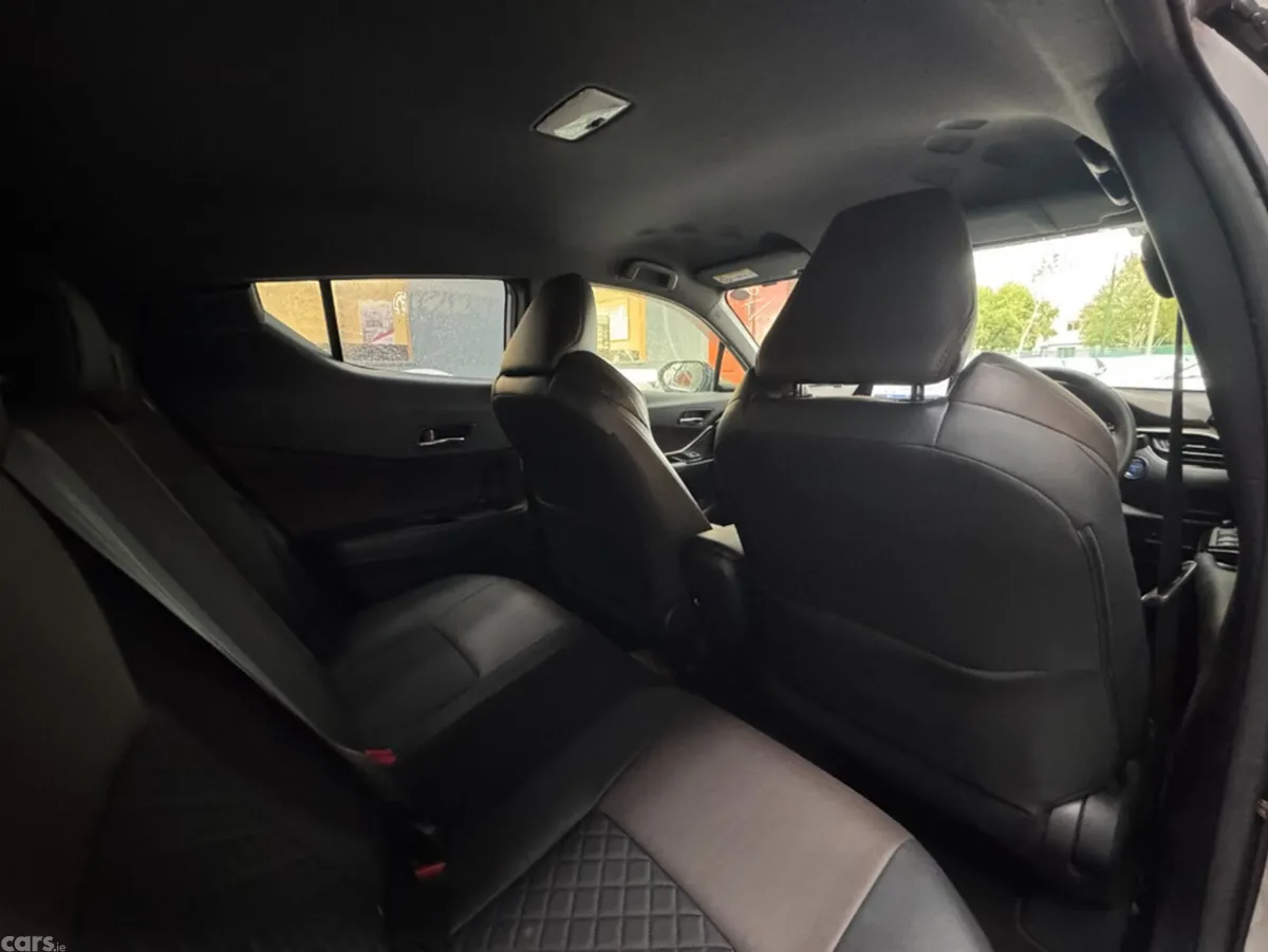 Toyota C-HR SUV, Petrol Hybrid, 2019, Silver