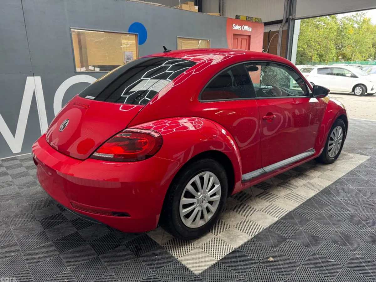 Volkswagen Beetle 2017 VOLKSWAGEN BEETLE 92,000KM, Lusk