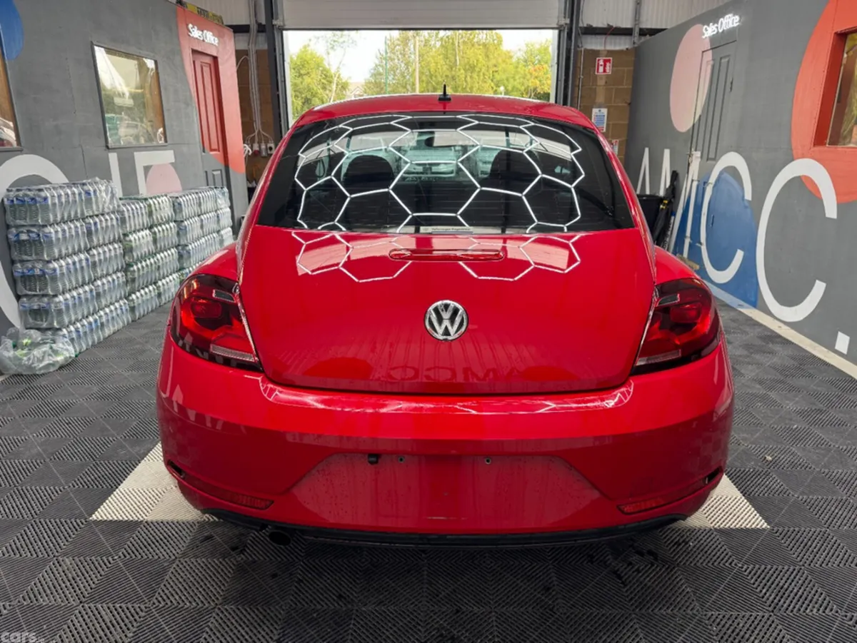 Volkswagen Beetle 2017 VOLKSWAGEN BEETLE 92,000KM, Lusk