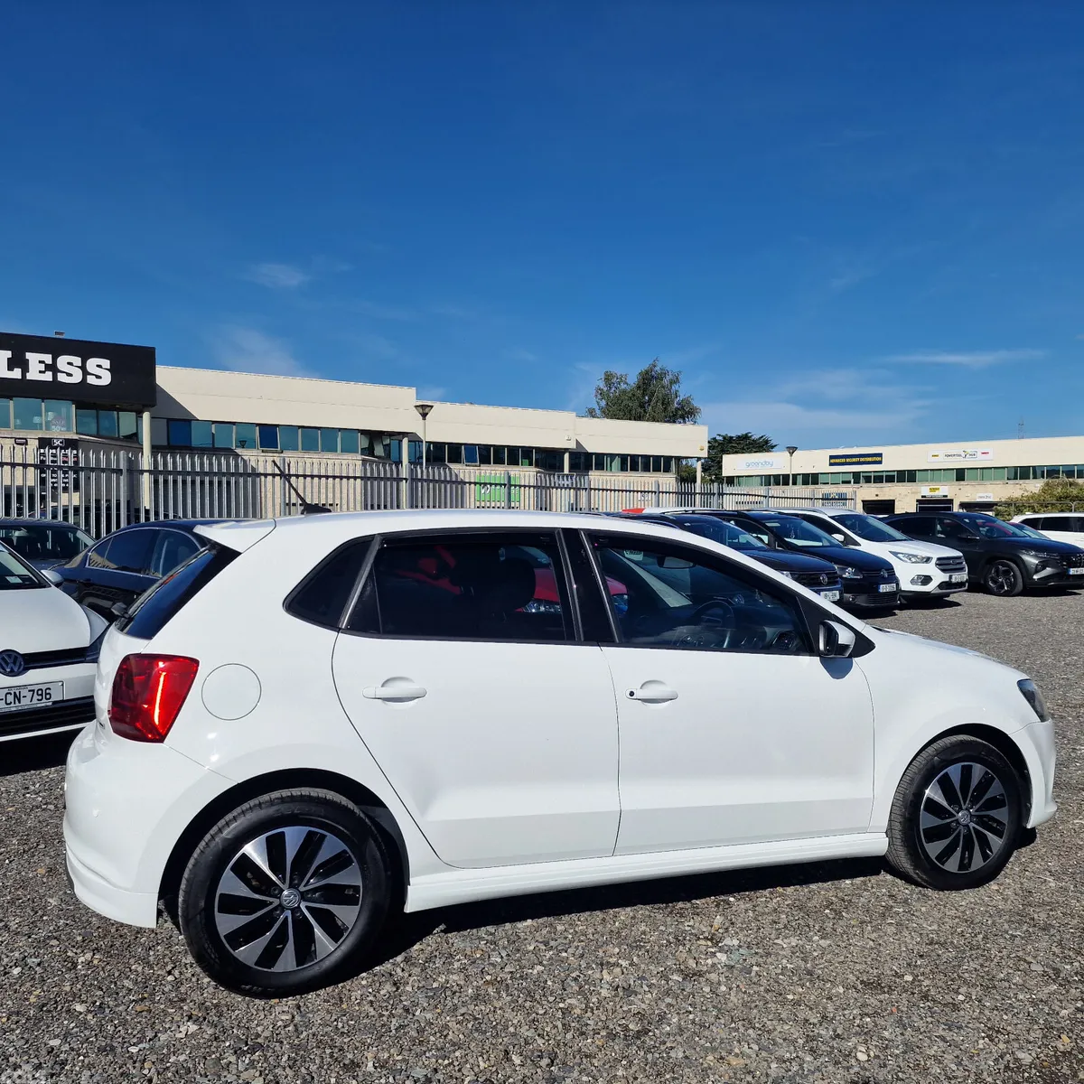 Volkswagen Polo Hatchback, Petrol, 2016, White