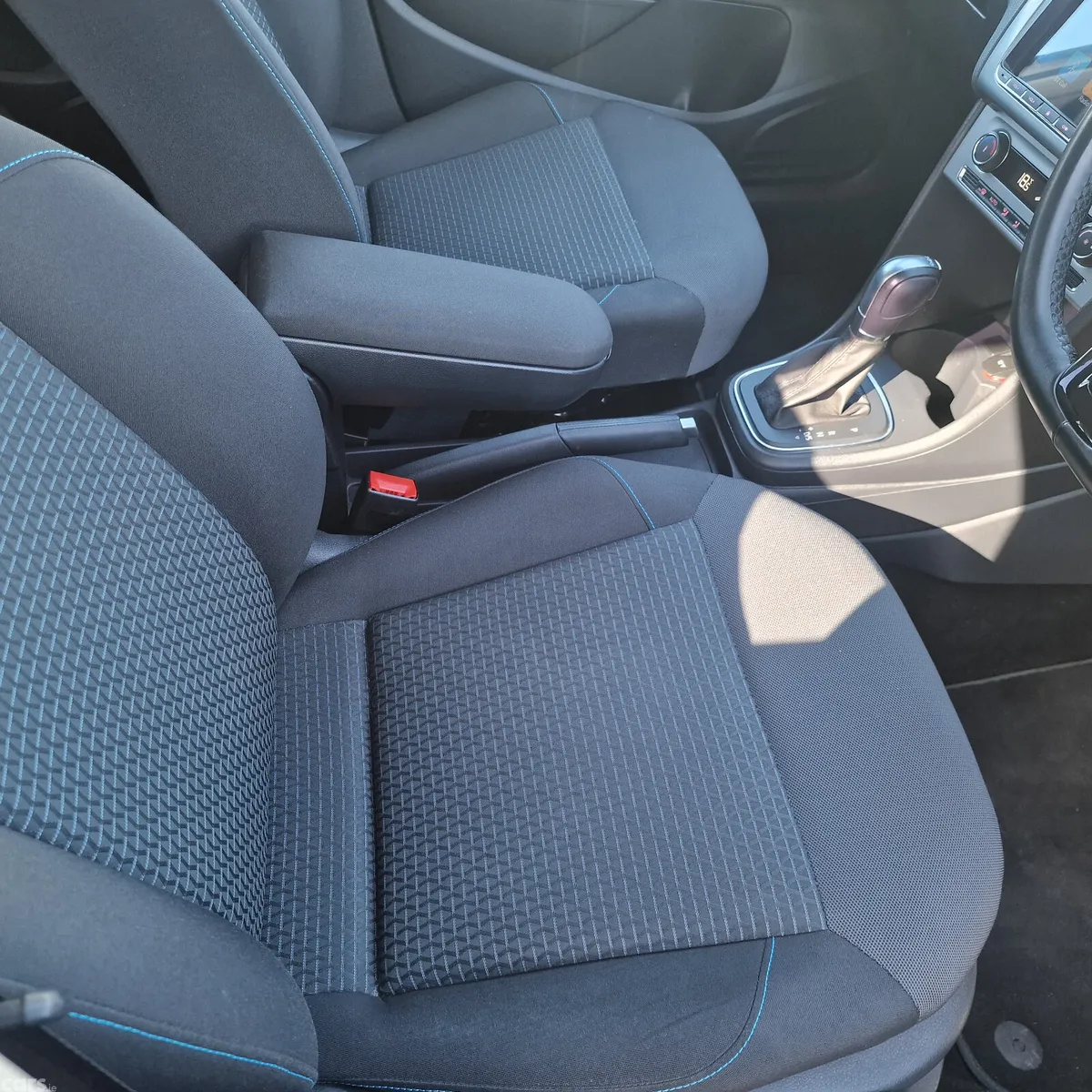 Volkswagen Polo Hatchback, Petrol, 2016, White