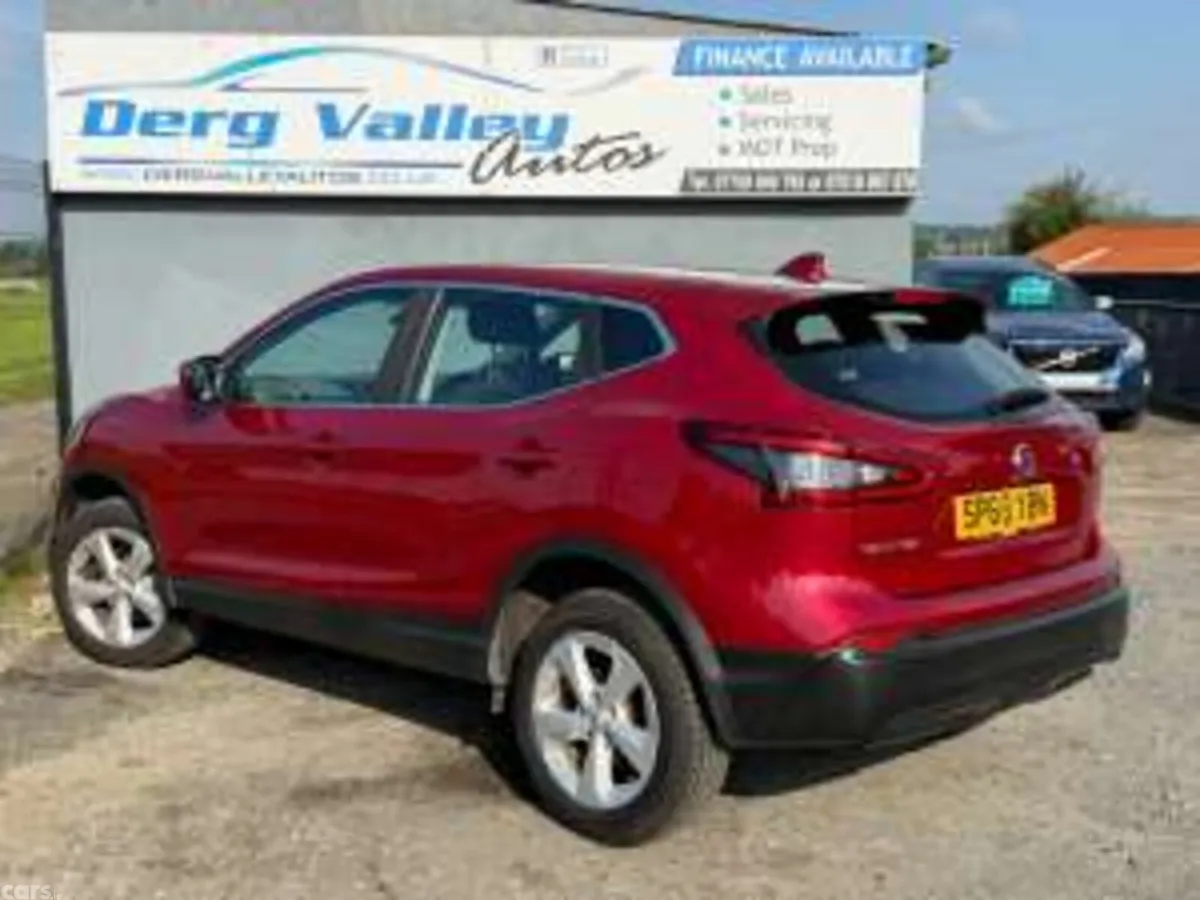Nissan Qashqai SUV, Diesel, 2018, Red