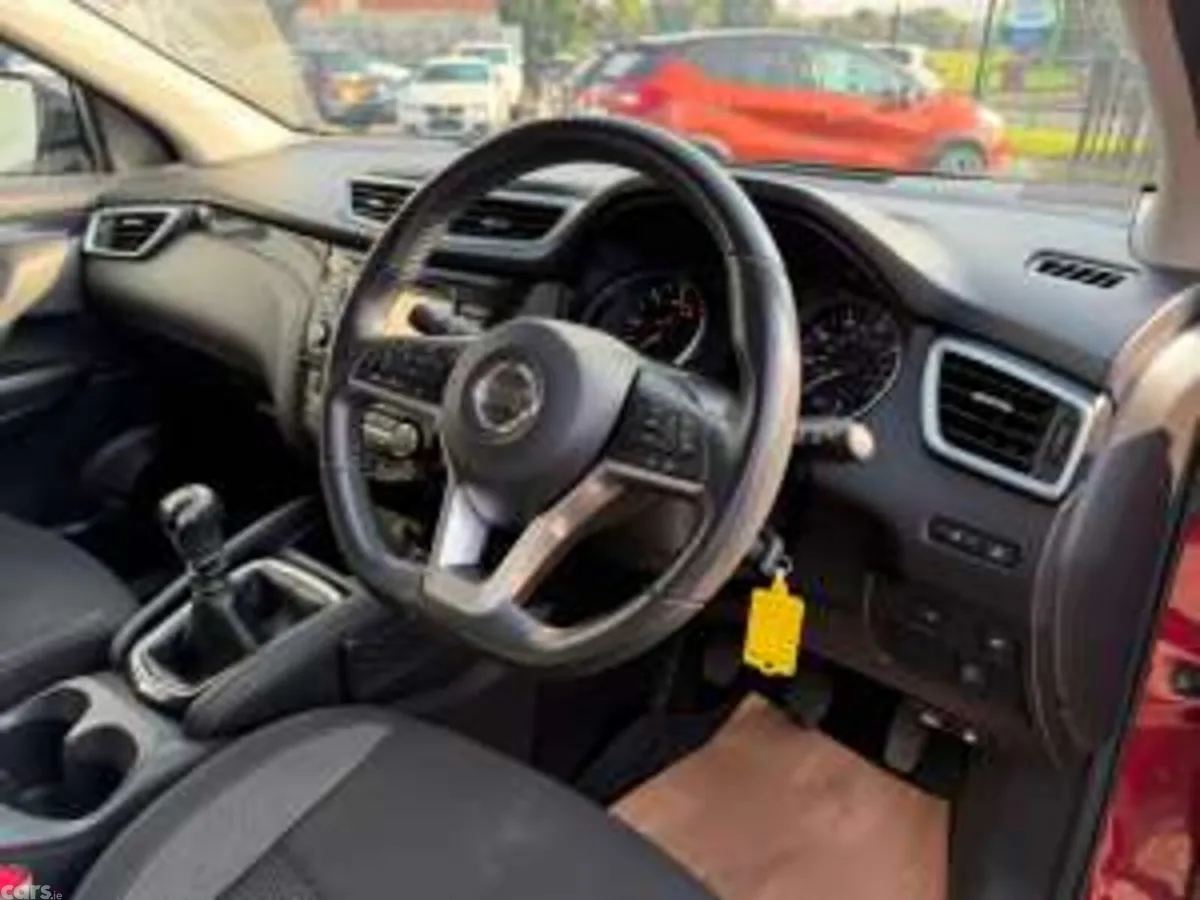 Nissan Qashqai SUV, Diesel, 2018, Red