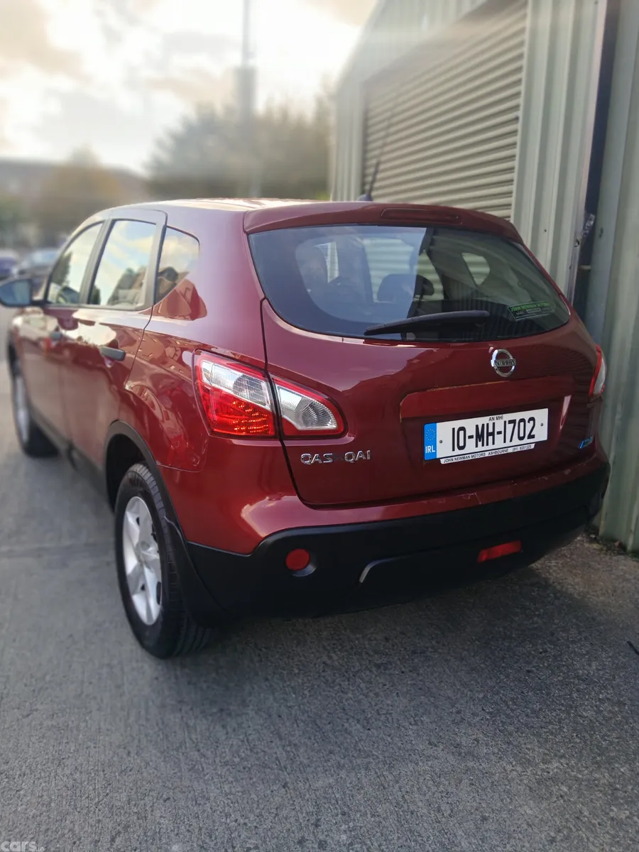 Nissan Qashqai Hatchback, Diesel, 2010, Red