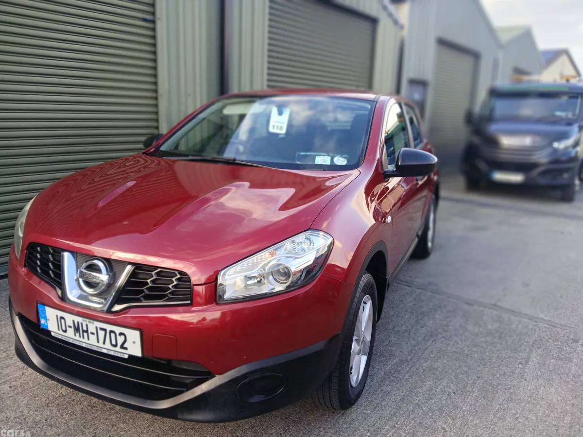 Nissan Qashqai Hatchback, Diesel, 2010, Red
