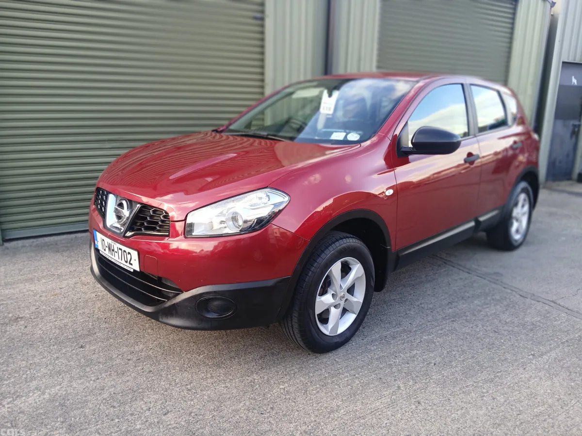 Nissan Qashqai Hatchback, Diesel, 2010, Red