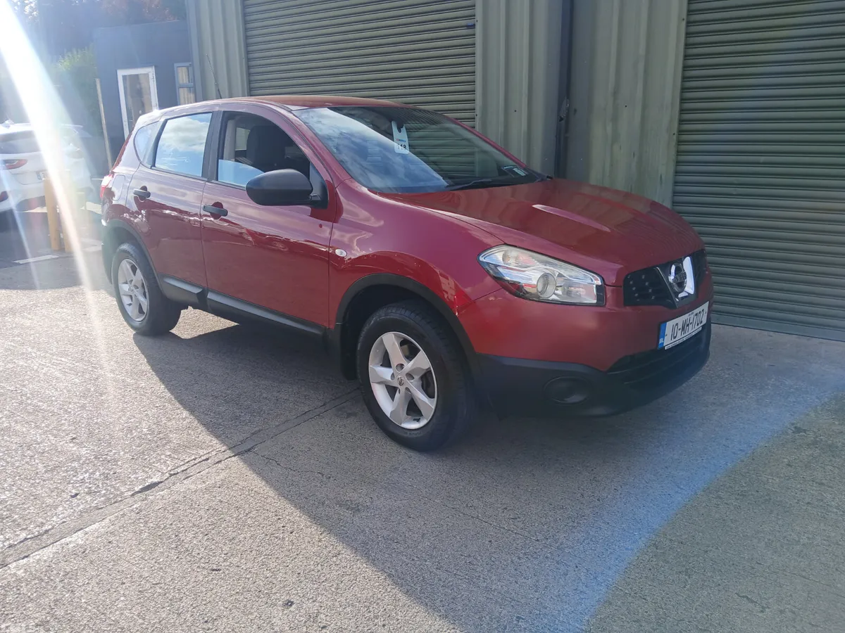 Nissan Qashqai Hatchback, Diesel, 2010, Red