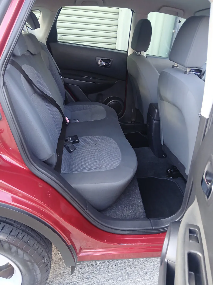 Nissan Qashqai Hatchback, Diesel, 2010, Red