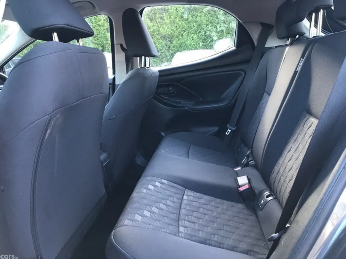Toyota Yaris Hatchback, Petrol Hybrid, 2024, Grey