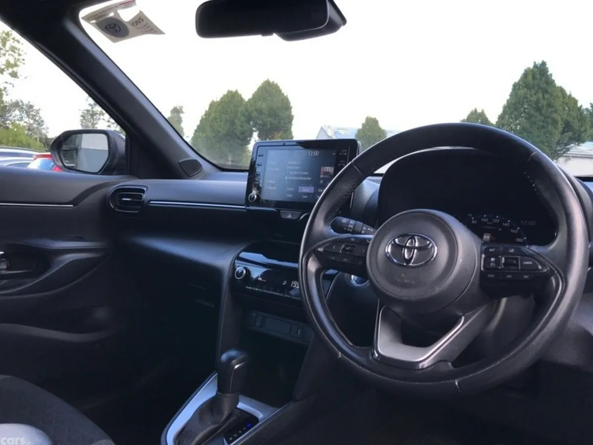 Toyota Yaris Cross Hatchback, Petrol Hybrid, 2023, Red