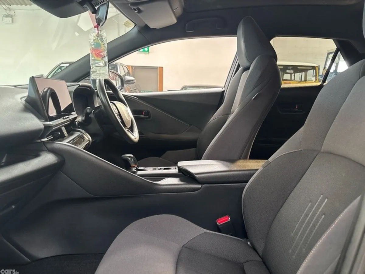 Toyota C-HR SUV, Petrol Hybrid, 2024, Blue