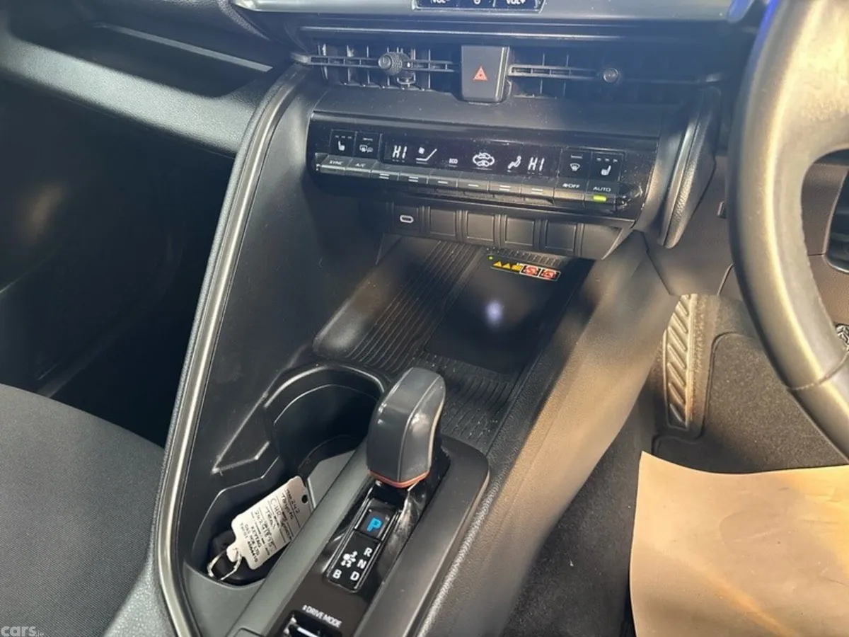 Toyota C-HR SUV, Petrol Hybrid, 2024, Blue